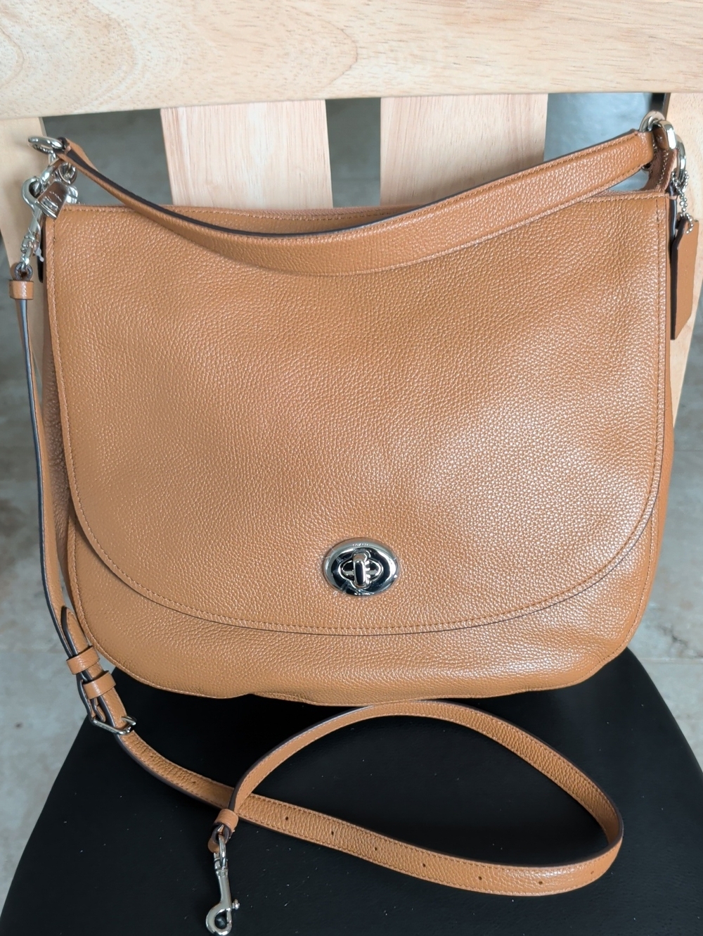Coach Turnlock Hobo Shoulder Bag (24771) NWOT